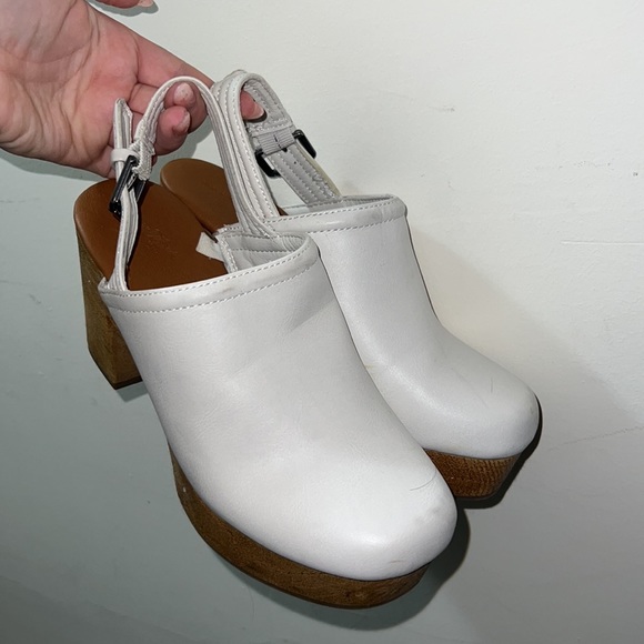 Universal Thread Clogs - Picture 2 of 8